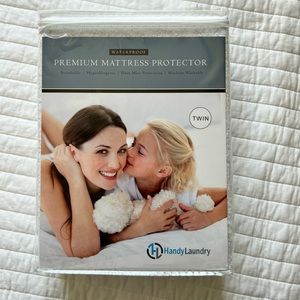 NWT Twin Mattress Protector